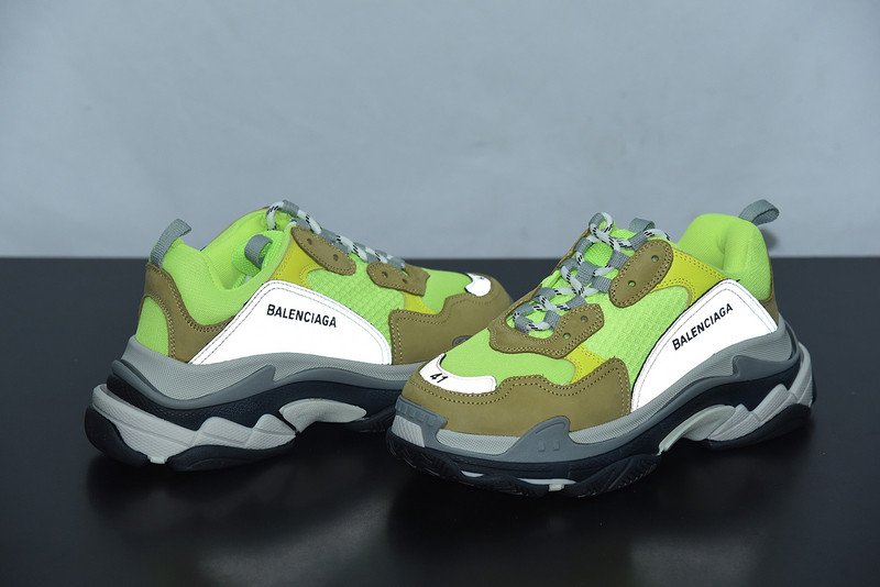 bc triple s trainer 536737 w09o3 1801