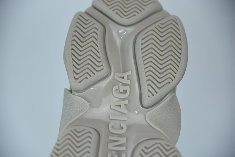 bc triple s trainer 536737 w2fw1 9700