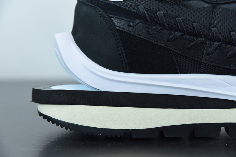 sacai x nike ldwaffle x jean paul gaultier black white dh9186-001