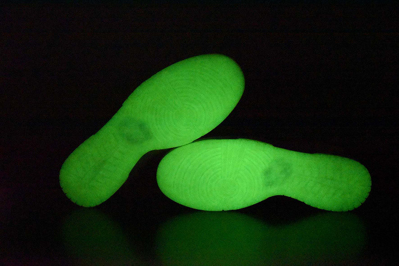 nike dunk low “glow in the dark” fj4610-702