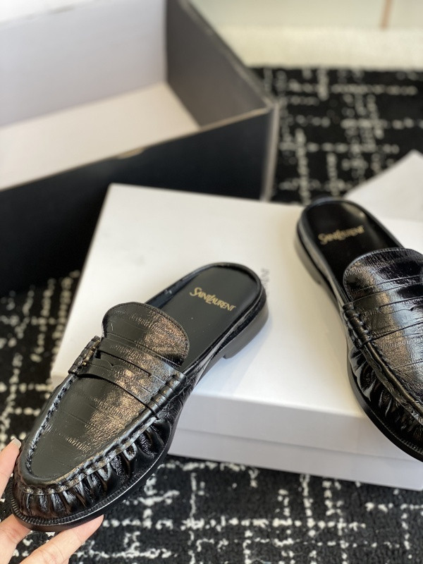 SAINT LAURENT Sneaker